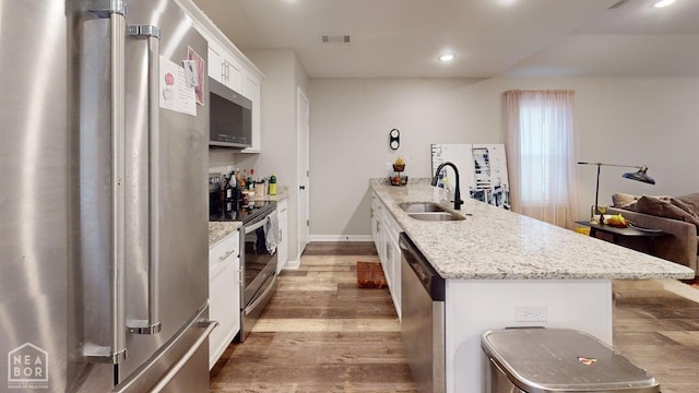 5632 Brookshire Dr, Jonesboro, AR 72405 - kitchen with a peninsula, dark wood-style floors, a sink, visible vents, and appliances with stainless steel finishes