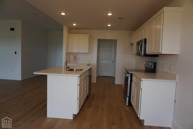 311 Hollis Cv, Bono, AR 72416 - unfurnished room featuring visible vents, an inviting chandelier, wood finished floors, and baseboards