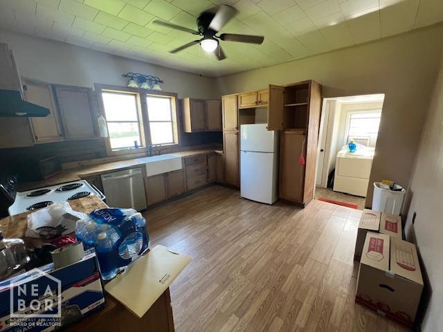518 N 4th St, Paragould, AR 72450 - kitchen with white appliances, washer / clothes dryer, ceiling fan, light wood finished floors, and extractor fan