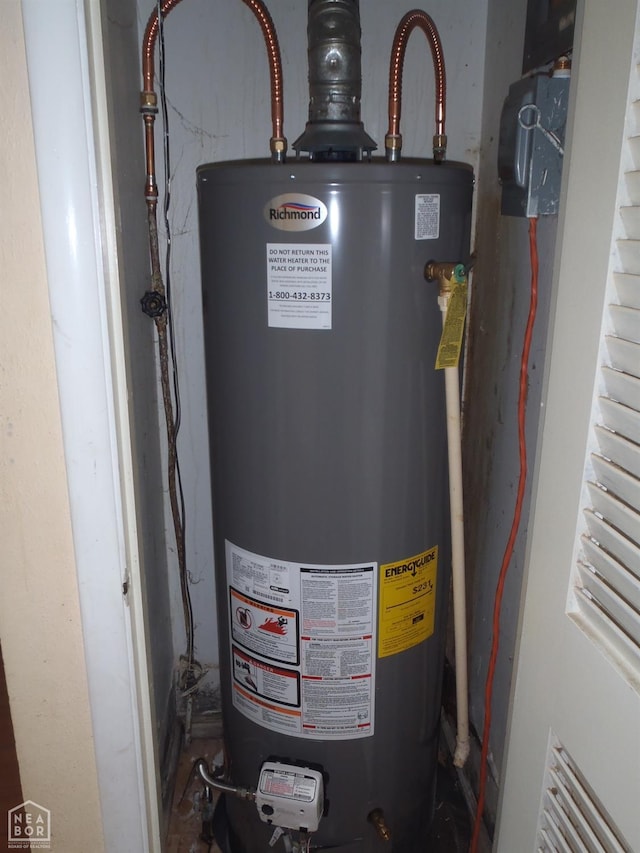 545 E Raney Ave, Mccrory, AR 72101 - utility room featuring gas water heater