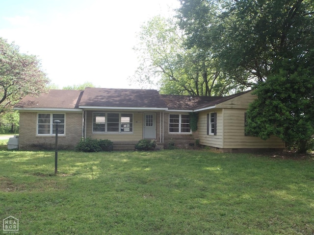 545 E Raney Ave, Mccrory, AR 72101 - single story home with a front yard, crawl space, and brick siding