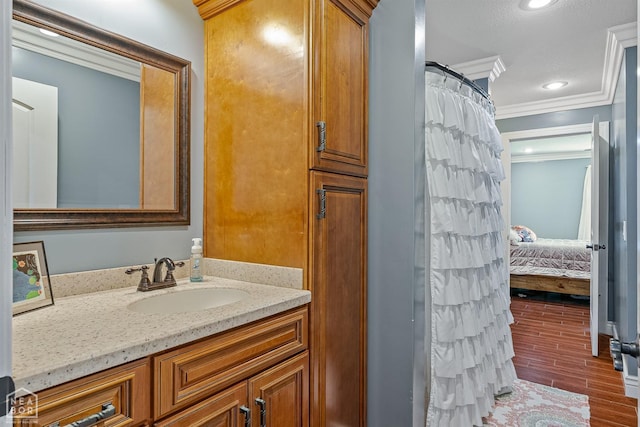 1616 Neely Rd, Jonesboro, AR 72404 - full bath featuring wood finished floors, ensuite bathroom, vanity, a shower with curtain, and ornamental molding