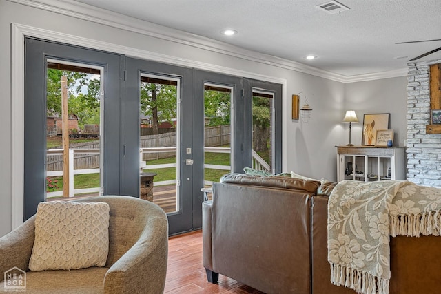 1616 Neely Rd, Jonesboro, AR 72404 - living area featuring a textured ceiling, visible vents, recessed lighting, wood finished floors, and ornamental molding