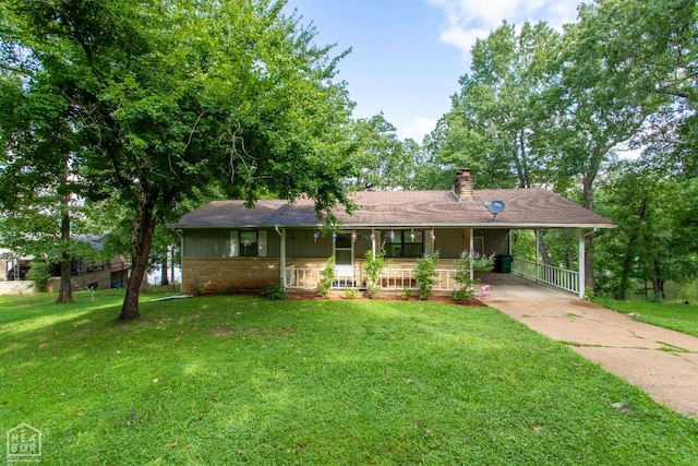1322 Hummingbird Ln, Horseshoe Bend, AR 72512 - view of front facade with a porch, a chimney, a front yard, an attached carport, and concrete driveway