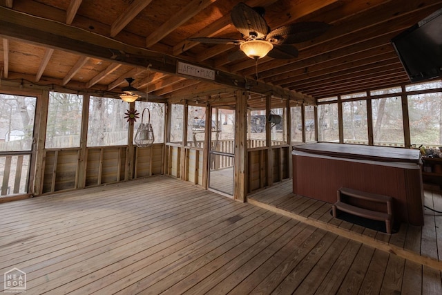 unfurnished sunroom with a jacuzzi and ceiling fan
