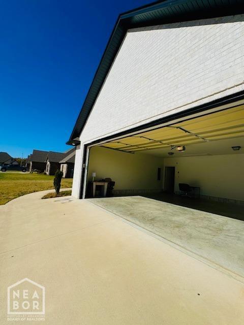 3803 Stone Ridge Dr, Paragould, AR 72450 - view of side of property with concrete driveway