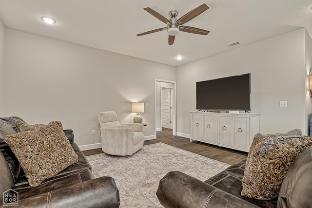 3604 Fieldstone Dr, Paragould, AR 72450 - living area featuring a ceiling fan, wood finished floors, and recessed lighting
