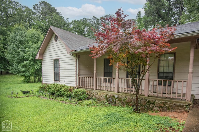 2209 Greensboro Rd, Jonesboro, AR 72405 - view of front of home with a porch, a shingled roof, and a front lawn