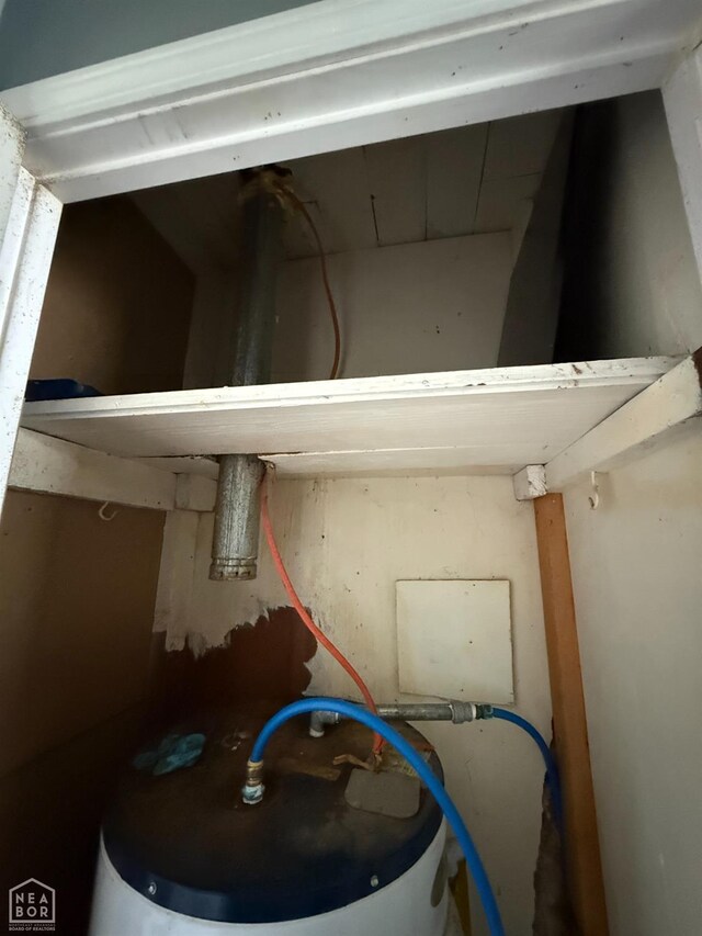 414 E 1st St, Rector, AR 72461 - detailed view of water heater