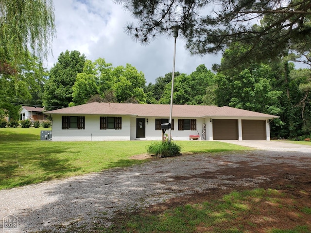 800 Hilltop Dr, Piggott, AR 72454 - single story home featuring driveway, a garage, and a front yard