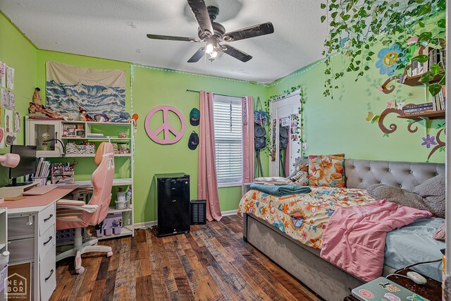 5007 S 28th St, Paragould, AR 72450 - bedroom with a desk, hardwood / wood-style flooring, a textured ceiling, baseboards, and a ceiling fan