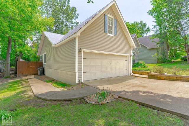 1207 Hunters Run Cv, Jonesboro, AR 72401 - view of side of property featuring driveway, a garage, and a shingled roof