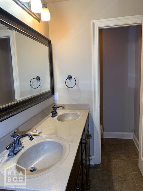 4709 Summit Ridge Dr, Jonesboro, AR 72404 - full bathroom featuring double vanity and toilet