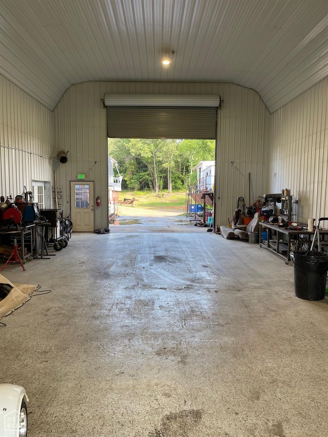 2052 Central Blvd, Bull Shoals, AR 72619 - garage featuring a carport