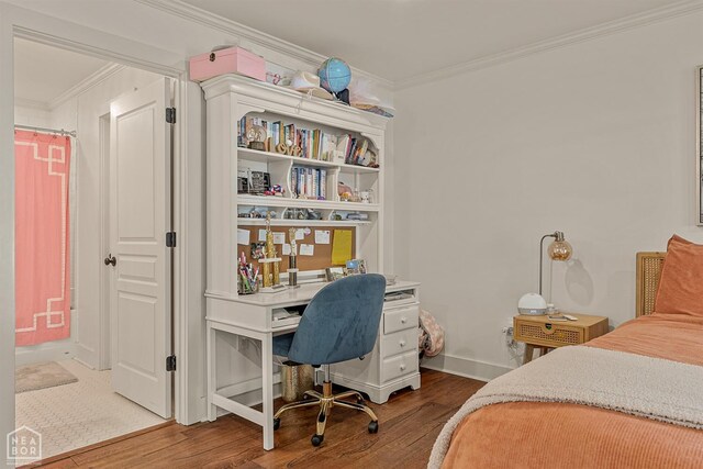 803 Fairway Dr, Jonesboro, AR 72401 - bedroom featuring crown molding, wood finished floors, and baseboards