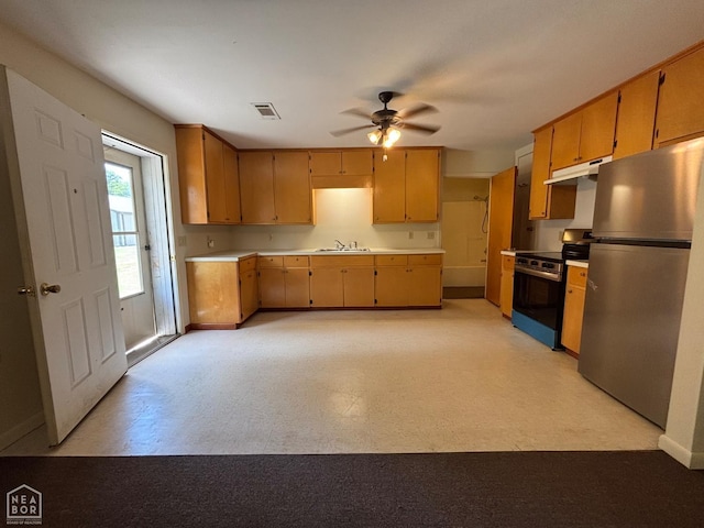 204 SE 4th St E, Walnut Ridge, AR 72476 - kitchen with appliances with stainless steel finishes, a sink, ceiling fan, light floors, and light countertops