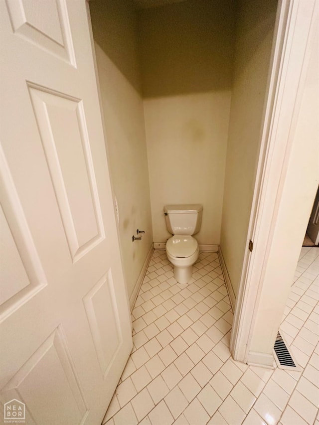 2208 John Cir, Newport, AR 72112 - bathroom with toilet, tile patterned floors, baseboards, and visible vents