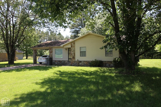 1704 Rector Rd, Paragould, AR 72450 - view of front of house featuring a carport, a front yard, and driveway