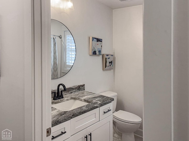 4328 Lynx Ln, Jonesboro, AR 72405 - full bath with vanity and a shower with shower curtain