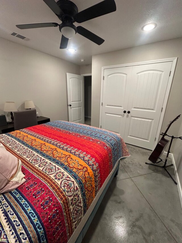bedroom with concrete floors, baseboards, a ceiling fan, a closet, and recessed lighting