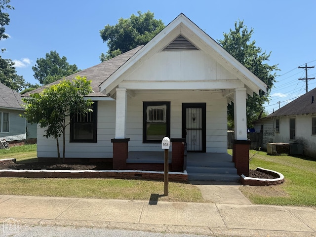 505 N Pruett St N, Paragould, AR 72450 - view of front of house featuring covered porch and a front lawn