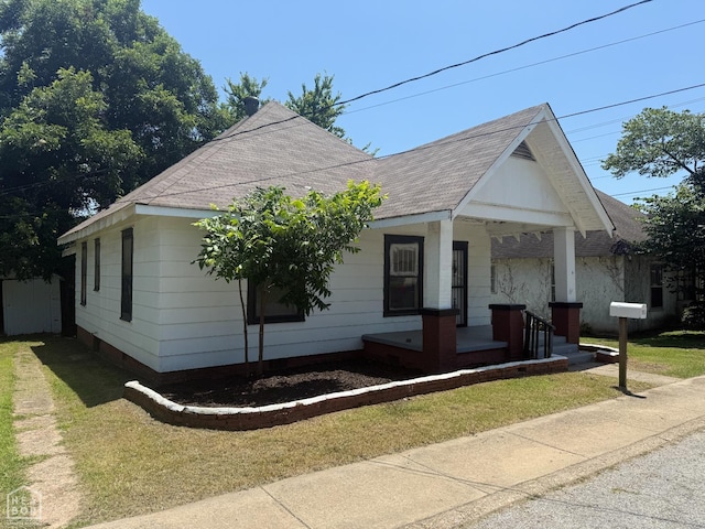 505 N Pruett St N, Paragould, AR 72450 - view of front of property with a front yard, a porch, and roof with shingles
