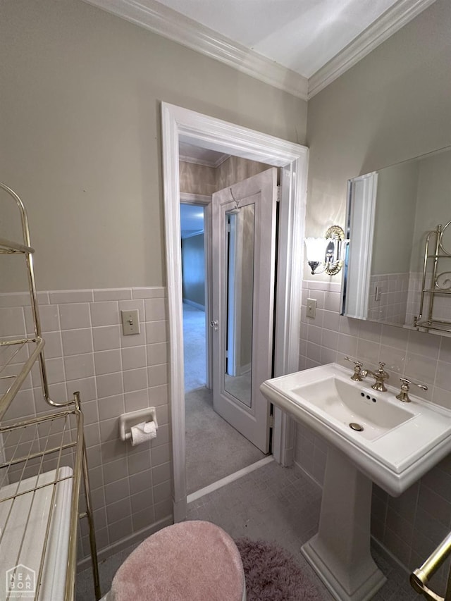 582 N 4th Ave, Piggott, AR 72454 - bathroom with tile walls and crown molding