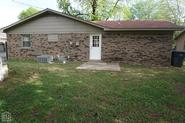 1805 Covey Dr, Jonesboro, AR 72404 - back of property with brick siding and a lawn