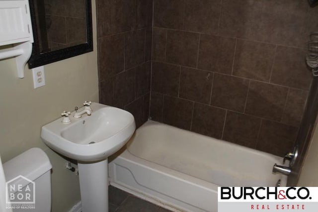 1805 Covey Dr, Jonesboro, AR 72404 - bathroom featuring toilet and shower / bath combination