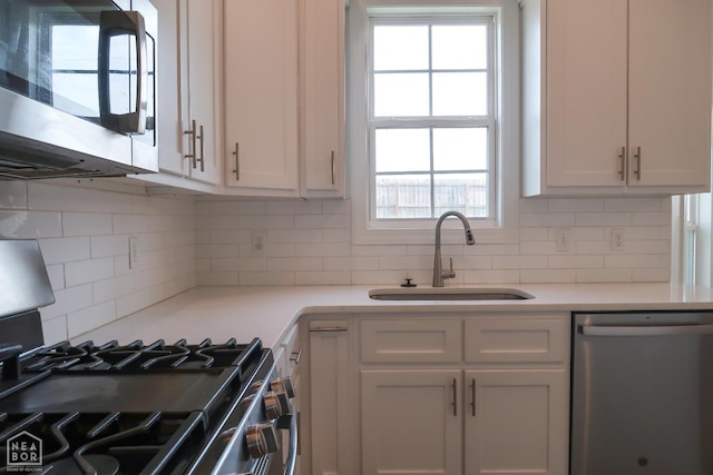 113 Hidden Creek Dr, Brookland, AR 72417 - kitchen featuring appliances with stainless steel finishes, a sink, backsplash, and light countertops