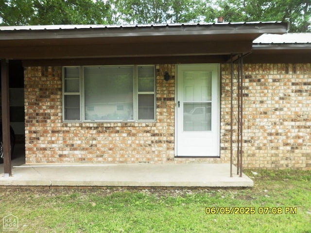 404 Logan St, Newport, AR 72112 - property entrance featuring brick siding