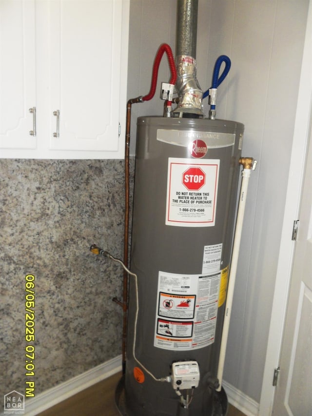 404 Logan St, Newport, AR 72112 - utility room with gas water heater