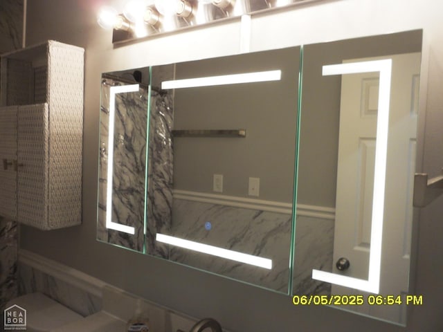 404 Logan St, Newport, AR 72112 - view of bathroom
