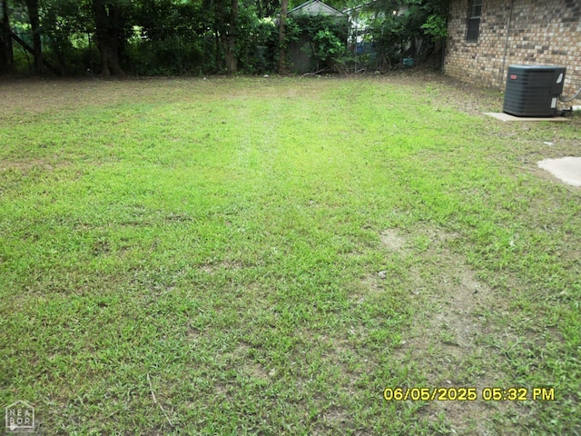 404 Logan St, Newport, AR 72112 - view of green lawn with cooling unit