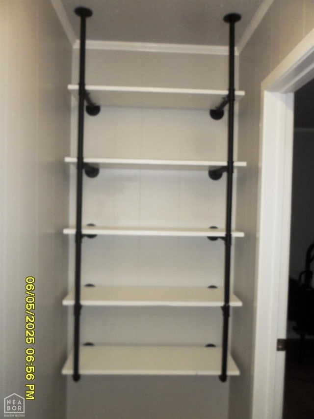 404 Logan St, Newport, AR 72112 - view of closet