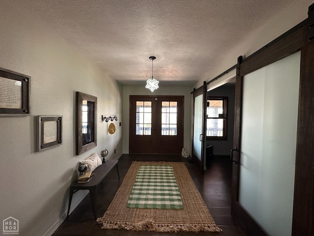 13534 Mc 8001, Yellville, AR 72687 - entryway featuring a barn door, a textured ceiling, baseboards, and dark wood finished floors