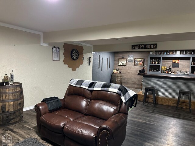 13534 Mc 8001, Yellville, AR 72687 - living room featuring wood finished floors, a textured wall, baseboards, and a dry bar