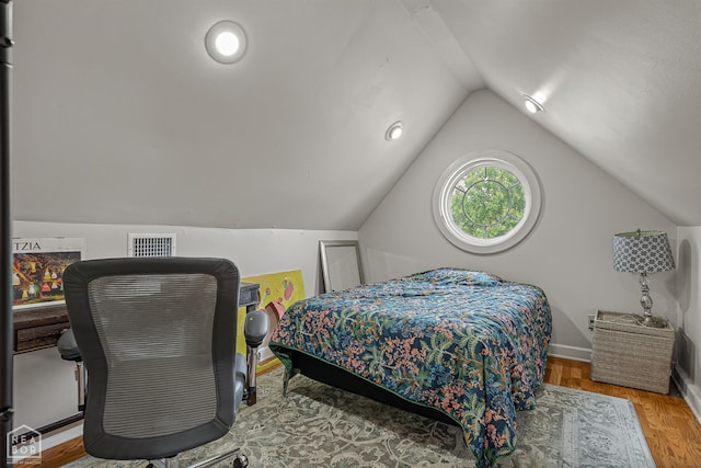 3821 Pebble Beach Dr, Jonesboro, AR 72404 - bedroom featuring vaulted ceiling, wood finished floors, and baseboards