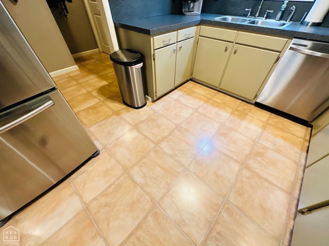 2804 Ivy Dr, Newport, AR 72112 - kitchen featuring a sink, fridge, stainless steel dishwasher, and dark countertops