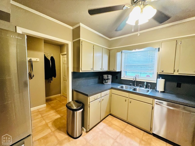 2804 Ivy Dr, Newport, AR 72112 - kitchen featuring stainless steel appliances, a sink, dark countertops, ceiling fan, and crown molding