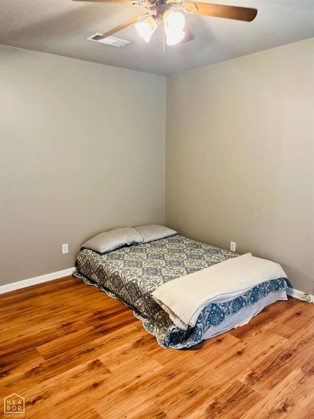 2804 Ivy Dr, Newport, AR 72112 - bedroom featuring wood finished floors, baseboards, and ceiling fan
