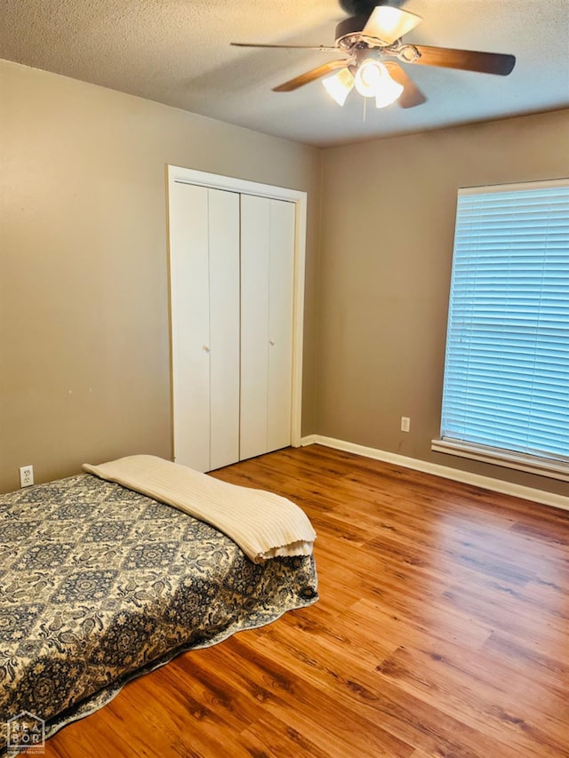 2804 Ivy Dr, Newport, AR 72112 - bedroom with wood finished floors, a closet, baseboards, and ceiling fan
