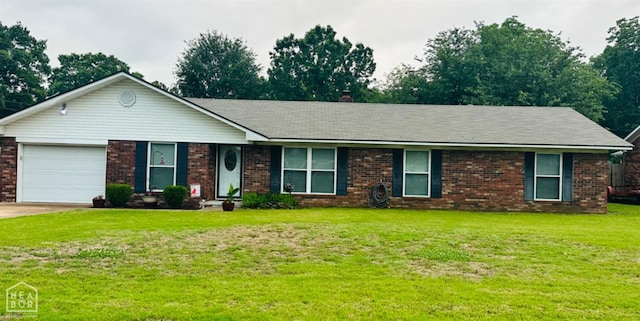 2804 Ivy Dr, Newport, AR 72112 - ranch-style home with a garage, brick siding, a front yard, and driveway