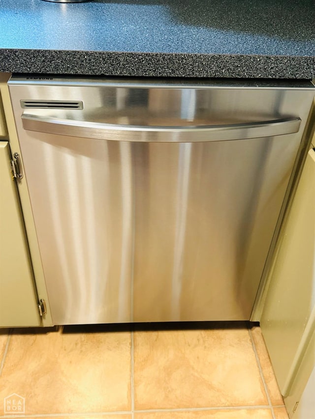 2804 Ivy Dr, Newport, AR 72112 - detailed view of stainless steel dishwasher