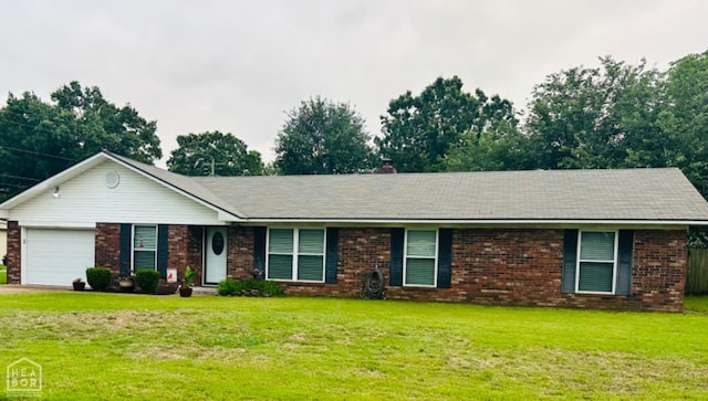 2804 Ivy Dr, Newport, AR 72112 - single story home featuring an attached garage, brick siding, and a front lawn
