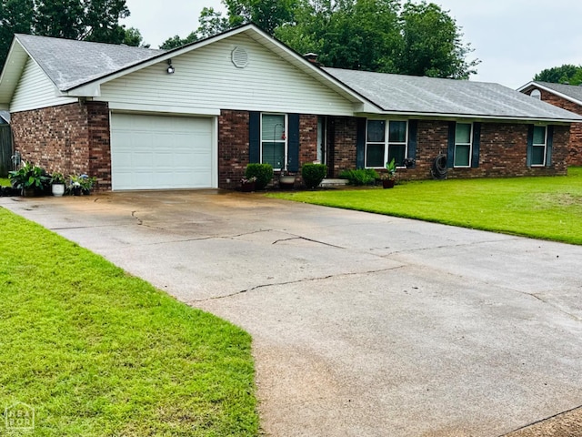 2804 Ivy Dr, Newport, AR 72112 - single story home featuring concrete driveway, an attached garage, brick siding, and a front lawn