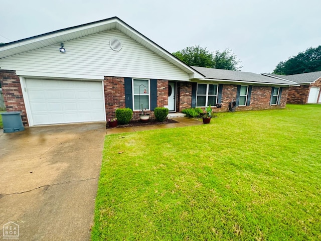 2804 Ivy Dr, Newport, AR 72112 - ranch-style home featuring brick siding, driveway, an attached garage, and a front yard