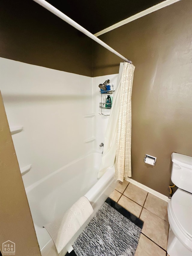 2804 Ivy Dr, Newport, AR 72112 - full bathroom with toilet, shower / tub combo, tile patterned floors, and baseboards