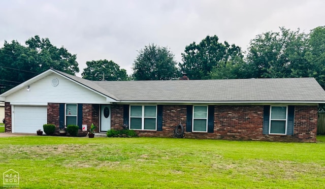 2804 Ivy Dr, Newport, AR 72112 - ranch-style home featuring an attached garage, brick siding, and a front lawn