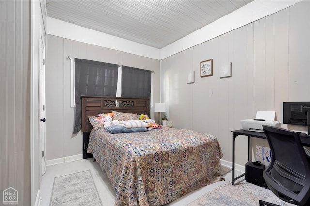 208 S Rockingchair Rd, Paragould, AR 72450 - bedroom with an office area and baseboards